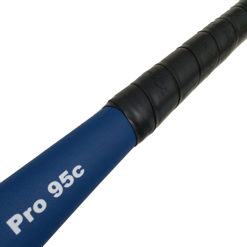 De 'Pro 95c' mat donkerblauw-wit, 95% carbon.